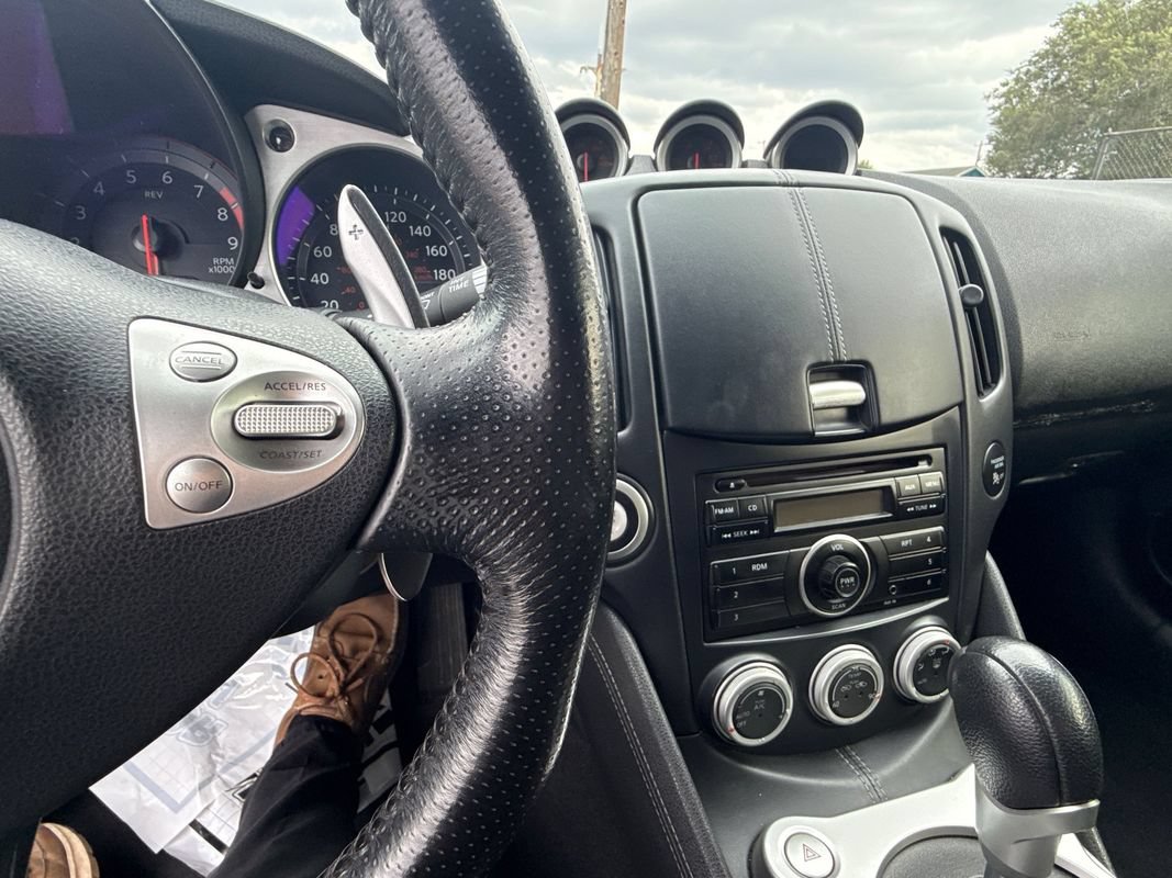 Used 2011 Nissan 370Z Coupe RWD image 25
