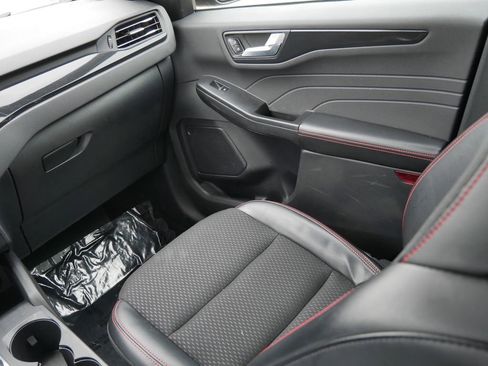 Certified 2025 Ford Escape ST-Line AWD/4WD image 17