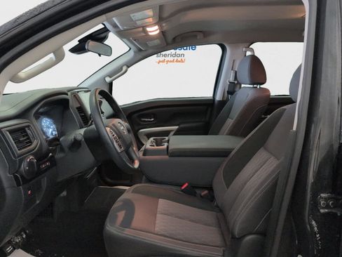 Used 2024 Nissan Titan SV image 7