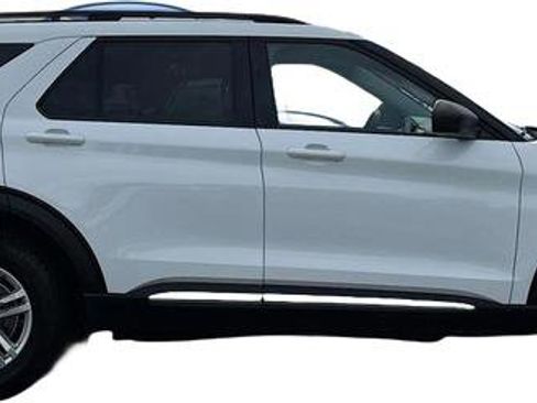 Used 2023 Ford Explorer XLT w/ Equipment Group 202A image 22