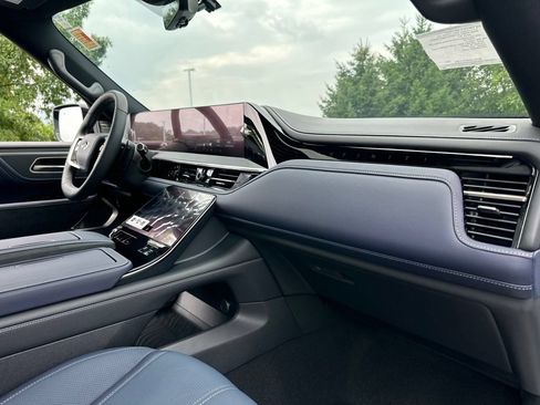 New 2027 INFINITI QX80 Sensory AWD/4WD image 15