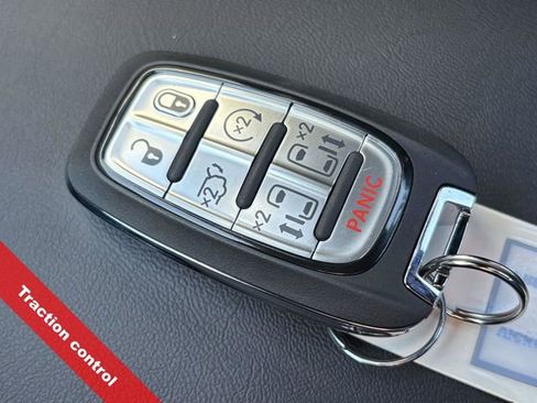 New 2026 Chrysler Pacifica Select image 35