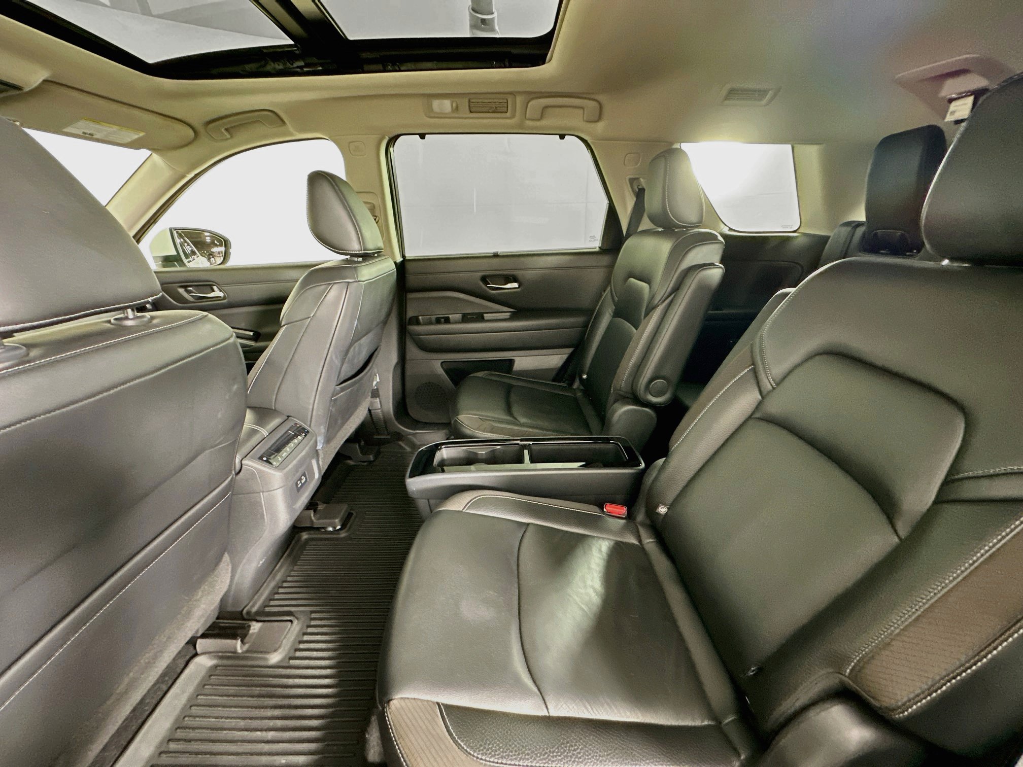 Used 2022 Nissan Pathfinder SL w/ SL Premium Package FWD image 29