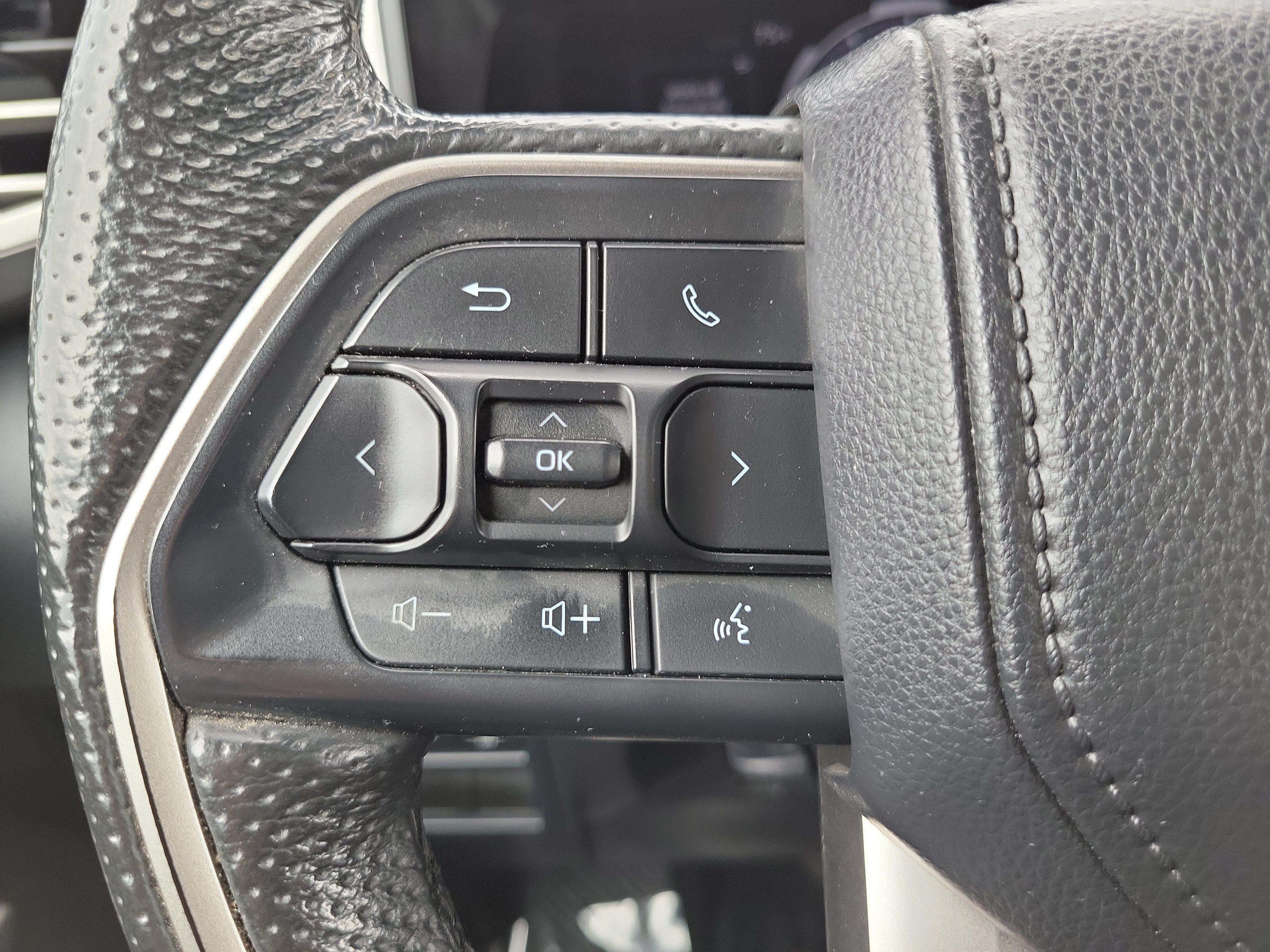 Used 2025 Toyota Tundra Limited AWD/4WD image 23
