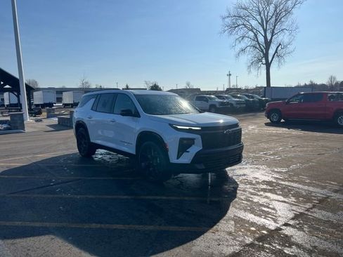 New 2026 Chevrolet Traverse RS w/ LPO, Floor Liner Package image 7