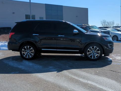 Used 2017 Ford Explorer Platinum image 9