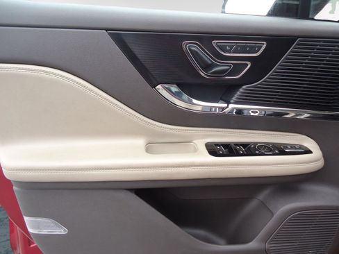 Used 2022 Lincoln Corsair AWD w/ Premium Package image 22