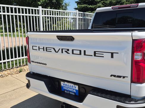 Used 2022 Chevrolet Silverado 1500 RST w/ Convenience Package II AWD/4WD image 27