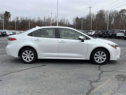 Used 2023 Toyota Corolla LE image 6
