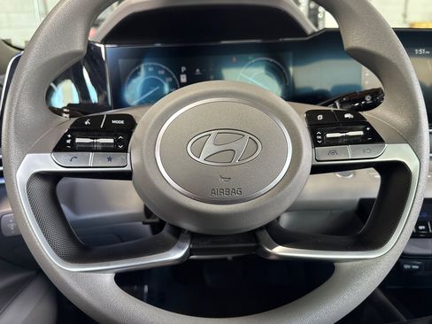 Used 2024 Hyundai Elantra Blue image 17