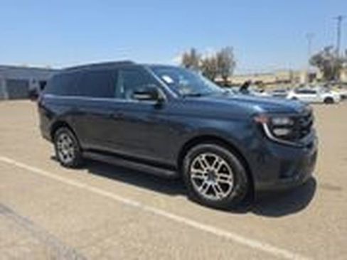 Used 2025 Ford Expedition Active AWD/4WD image 3