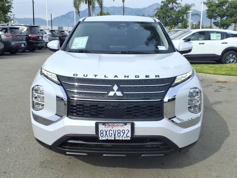 Used 2022 Mitsubishi Outlander ES image 2