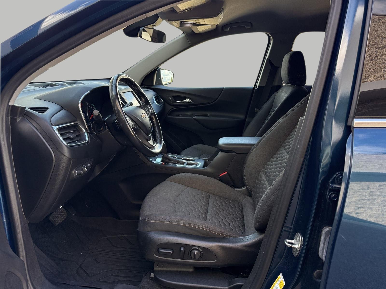 Used 2020 Chevrolet Equinox LT AWD/4WD image 24