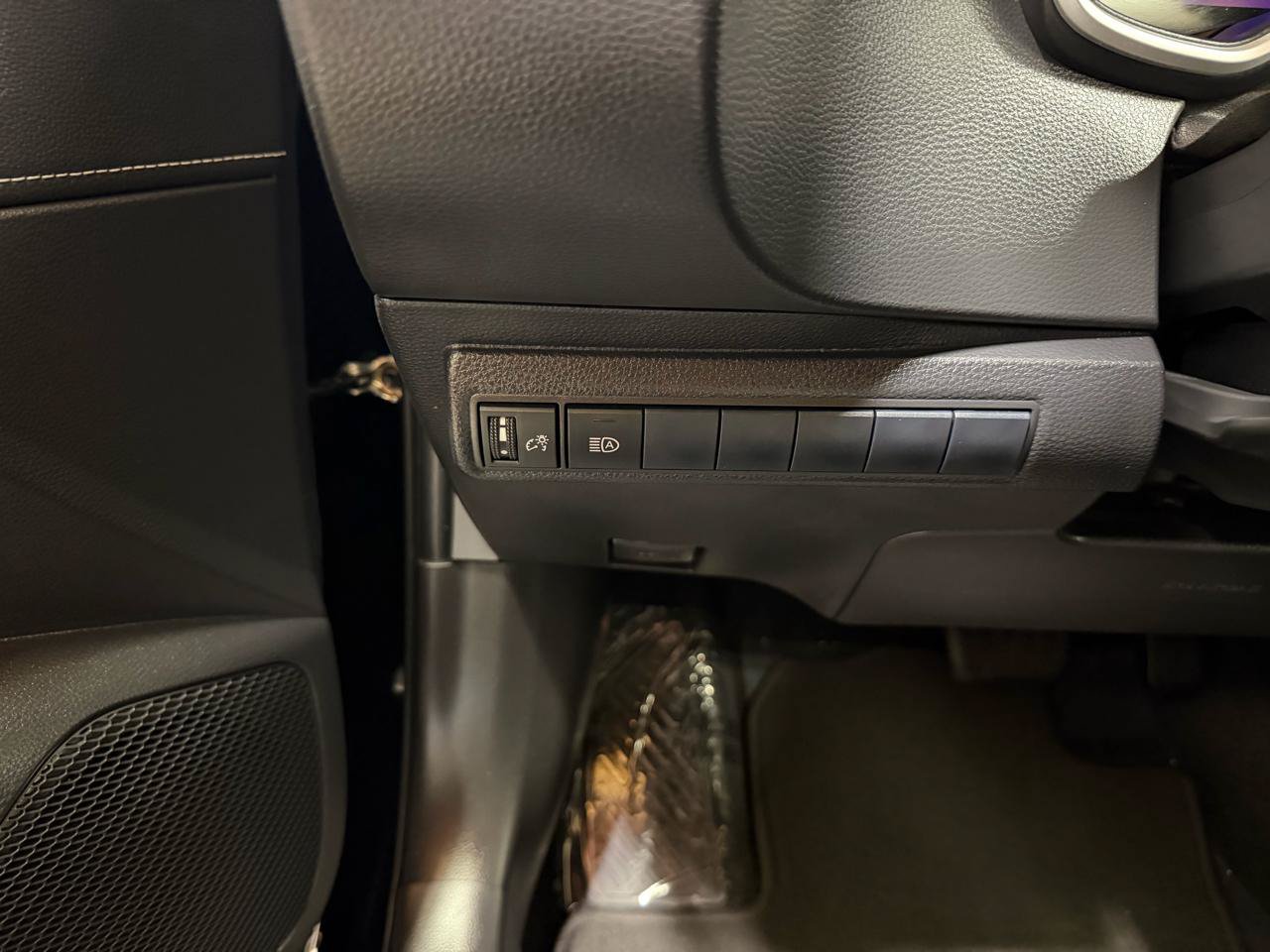 Used 2019 Toyota Corolla XSE FWD image 13