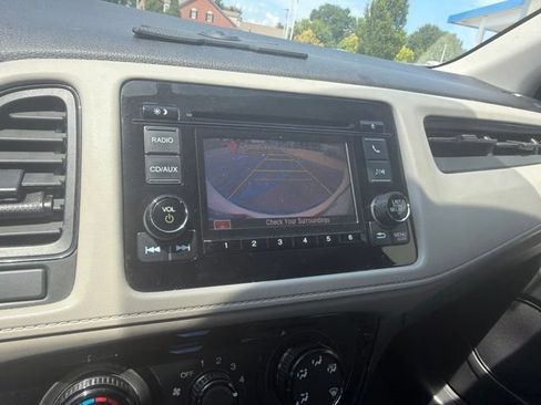Used 2016 Honda HR-V LX image 14