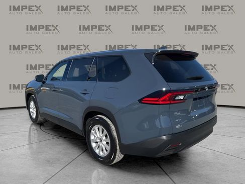 Used 2025 Toyota Grand Highlander XLE image 3