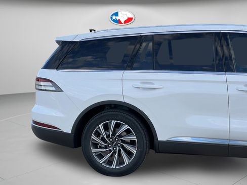 New 2026 Lincoln Aviator 2WD image 32
