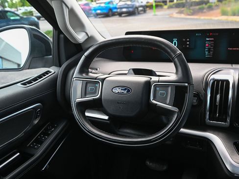 Used 2025 Ford Expedition Max Platinum AWD/4WD image 32