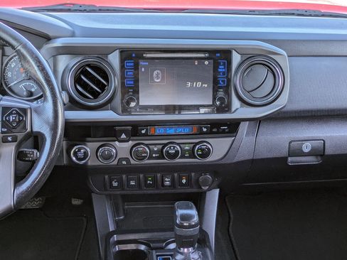 Used 2017 Toyota Tacoma 4x4 Double Cab image 15