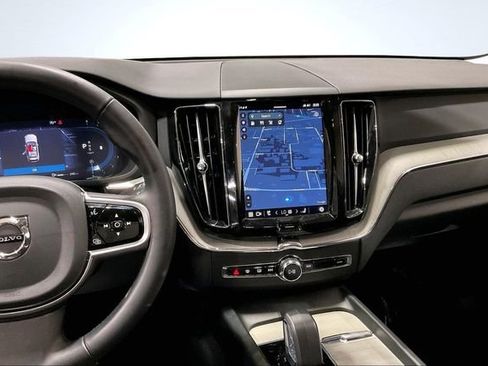 Certified 2025 Volvo XC60 B5 Plus image 7