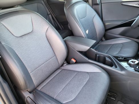 Used 2023 Kia Niro SX Touring image 15