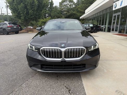Used 2025 BMW 530i RWD image 3