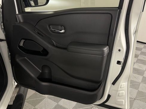 Used 2023 Nissan Frontier SV w/ Midnight Edition Package RWD image 30
