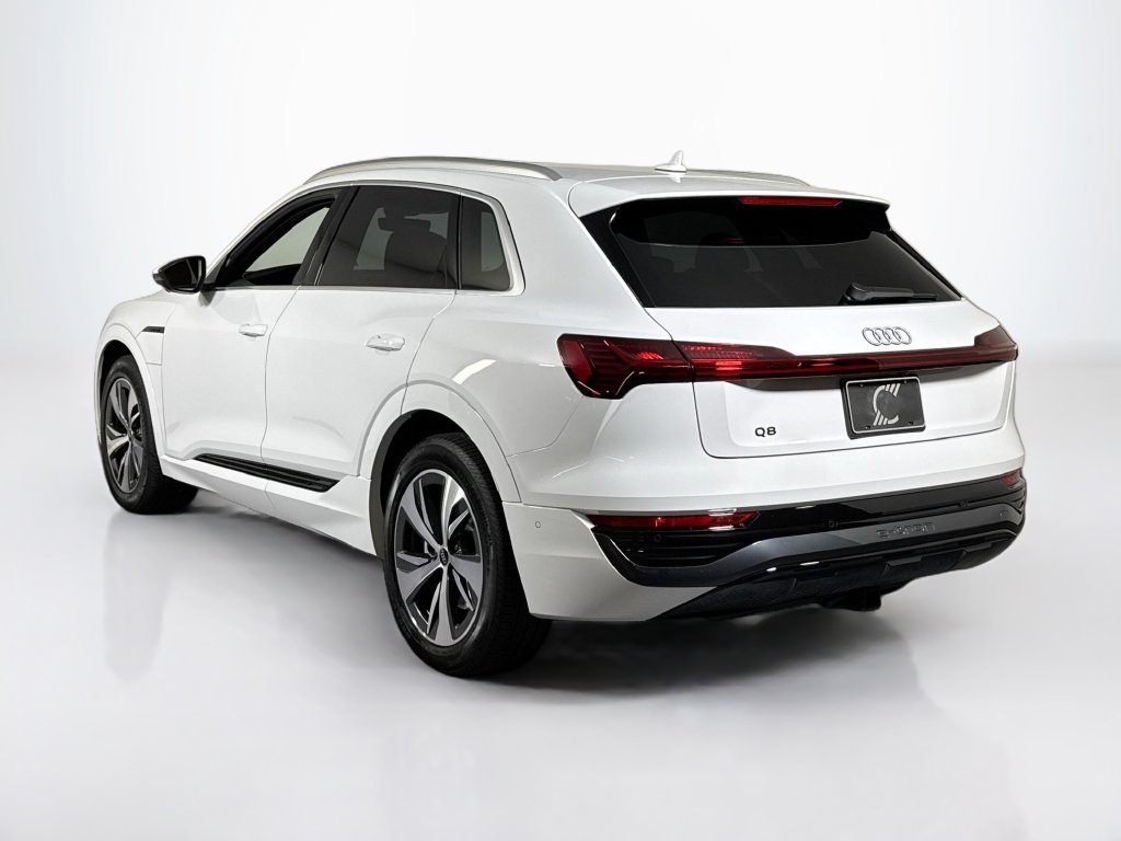 Used 2024 Audi Q8 e-tron Premium Plus AWD/4WD image 3