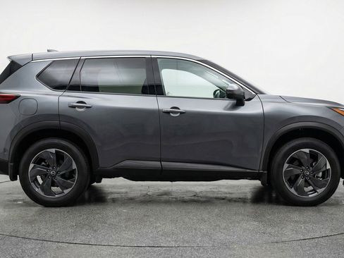 Used 2025 Nissan Rogue SV image 11