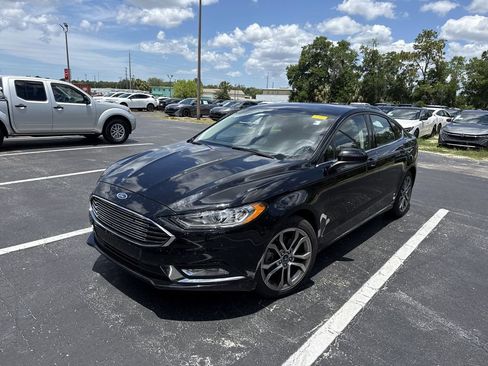 Used 2017 Ford Fusion SE w/ Equipment Group 201A FWD image 2
