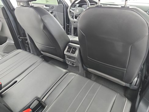 Used 2024 Volkswagen Tiguan SE image 11