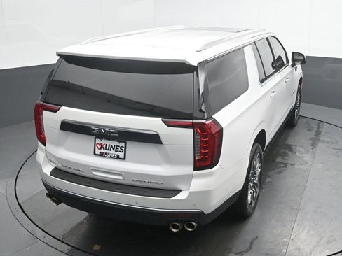 Used 2023 GMC Yukon XL Denali Ultimate AWD/4WD image 35