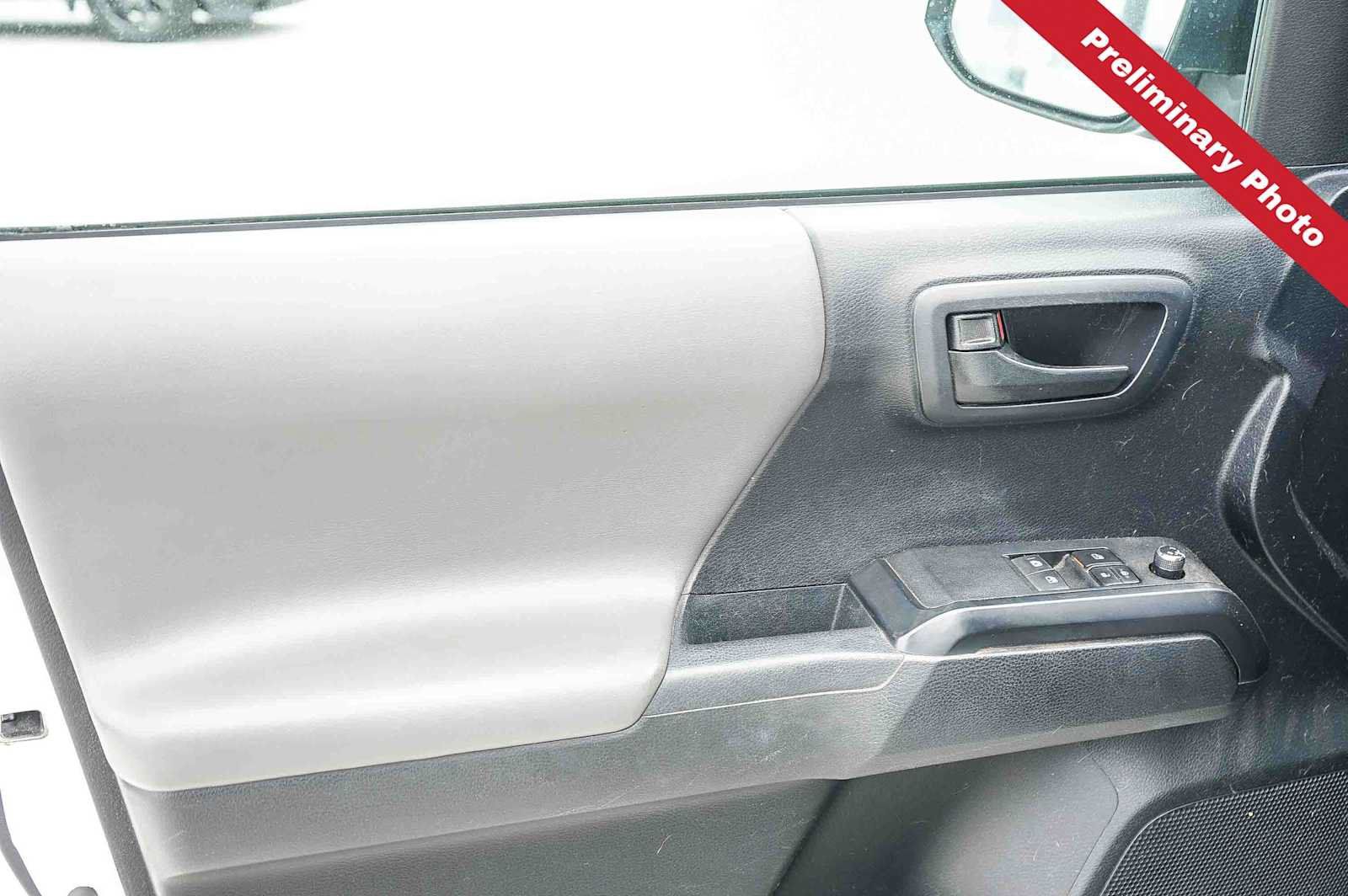 Used 2018 Toyota Tacoma SR RWD image 16