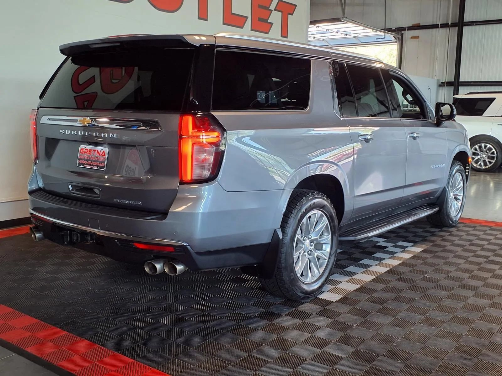 Used 2021 Chevrolet Suburban Premier AWD/4WD image 9