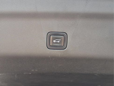 Used 2022 GMC Yukon XL Denali w/ Advanced Technology Package AWD/4WD image 28