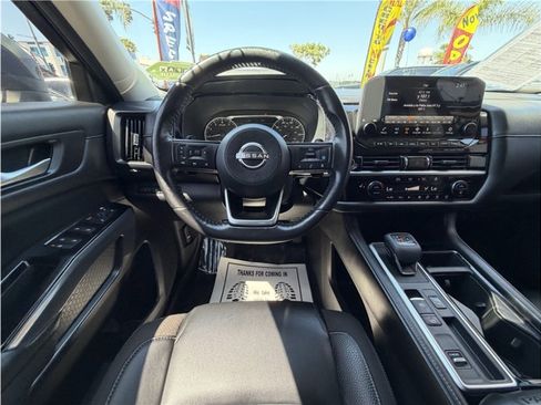 Used 2022 Nissan Pathfinder SL FWD image 40