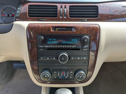 Used 2011 Chevrolet Impala LT w/ Luxury Edition Package FWD image 22