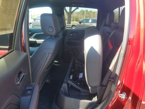 Used 2025 Chevrolet Colorado Z71 w/ Technology Package image 6