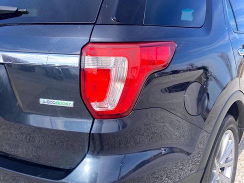 Used 2017 Ford Explorer Limited w/ Equipment Group 301A FWD image 12