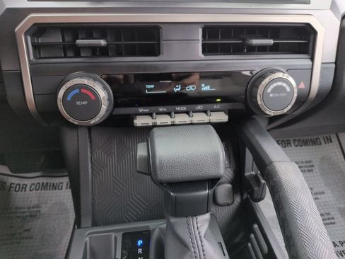Certified 2025 Toyota 4Runner SR5 AWD/4WD image 18