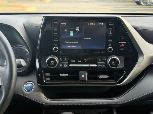 Used 2022 Toyota Highlander LE image 26