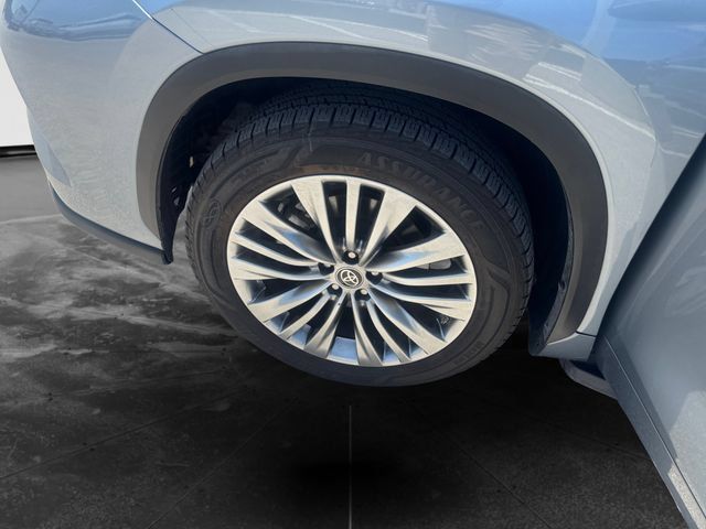 Used 2022 Toyota Highlander Platinum FWD image 9
