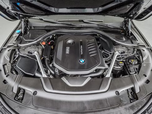 Used 2019 BMW 740i w/ M Sport Package RWD image 17