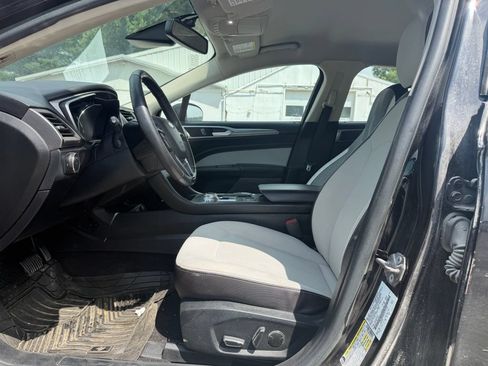 Used 2020 Ford Fusion SE w/ Equipment Group 151A FWD image 5