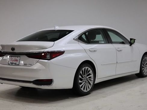 Used 2023 Lexus ES 300h Ultra Luxury w/ Accessory Package (Z1) FWD image 8