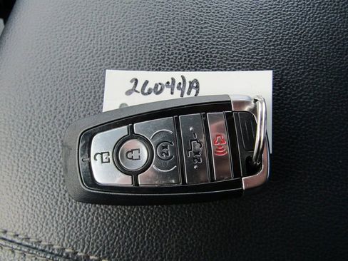 Used 2025 Ford F250 Lariat w/ Chrome Package image 36