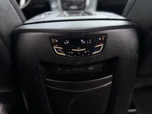 Used 2018 Cadillac Escalade ESV Luxury image 38