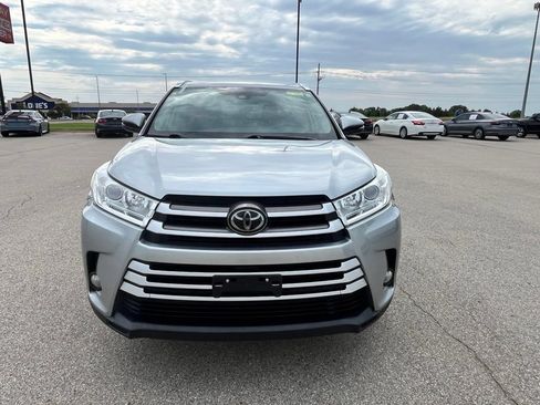 Used 2018 Toyota Highlander XLE FWD image 2