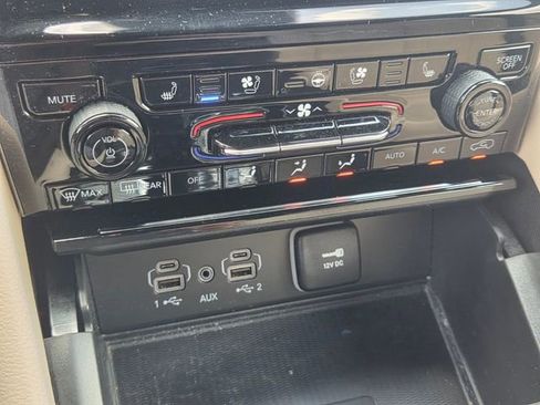 Certified 2024 Jeep Grand Cherokee Limited w/ Luxury Tech Group II AWD/4WD image 18