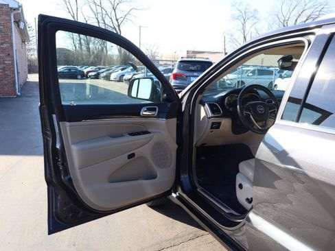 Used 2020 Jeep Grand Cherokee Limited AWD/4WD image 19